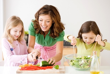 Hướng dẫn trẻ làm việc nhà cực đơn giản cho ba mẹ
