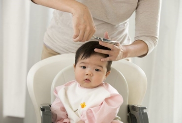 Những điều cần lưu ý khi cắt tóc cho trẻ sơ sinh